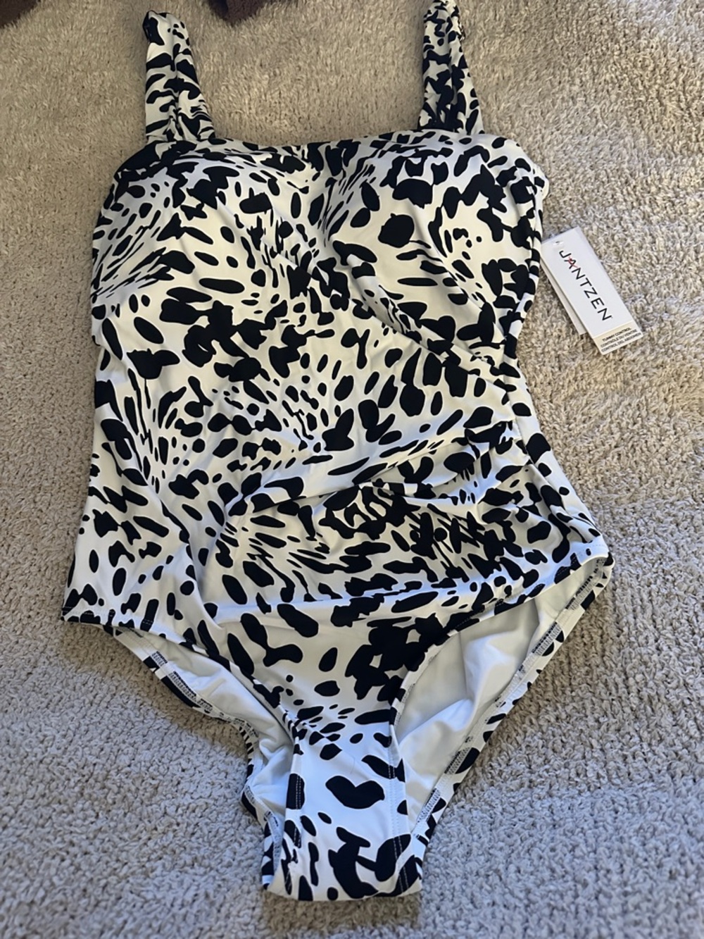 Jantzen Black & White Animal Print One-Piece Swimsuit. NWT size 6z soft!!!